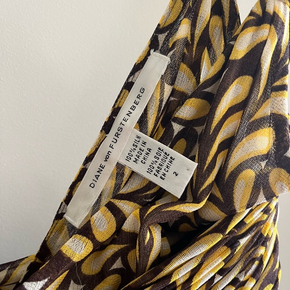 Vintage DVF silk mini dress - Picture 3 of 3